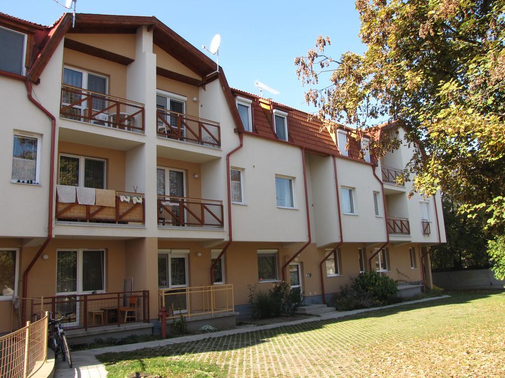 Zoli Apartmanok-Anita Koelcsey 34-36 Hajduszoboszlo Luaran gambar