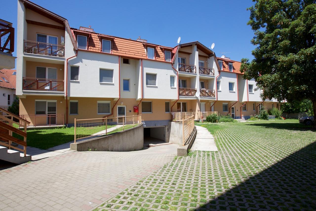 Zoli Apartmanok-Anita Koelcsey 34-36 Hajduszoboszlo Luaran gambar