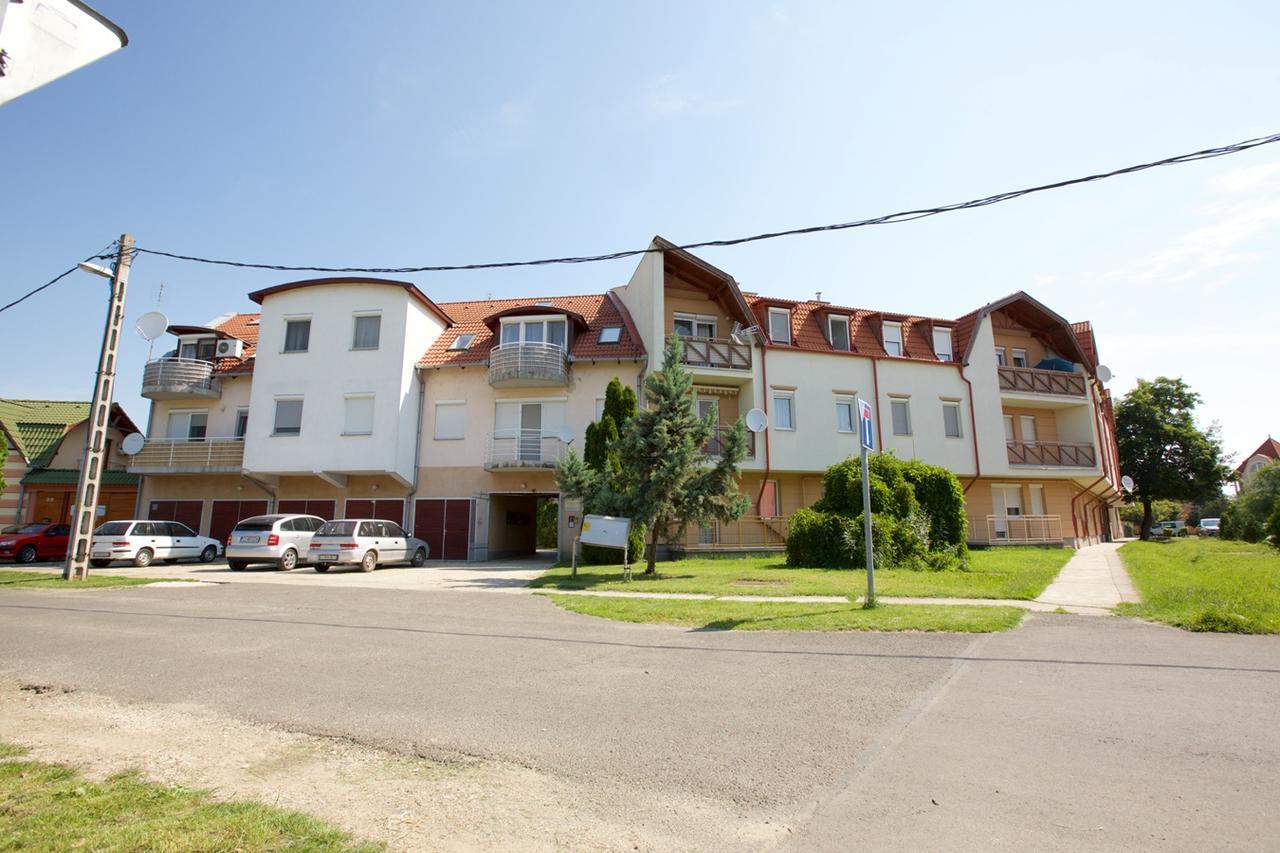 Zoli Apartmanok-Anita Koelcsey 34-36 Hajduszoboszlo Luaran gambar